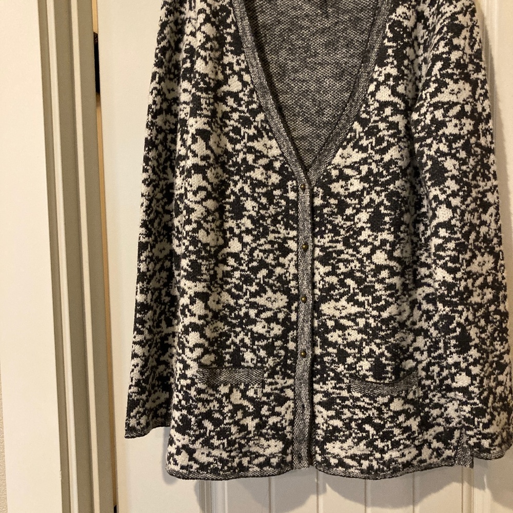 Gorgeous, sparkly, grey and cream cardigan (XL)